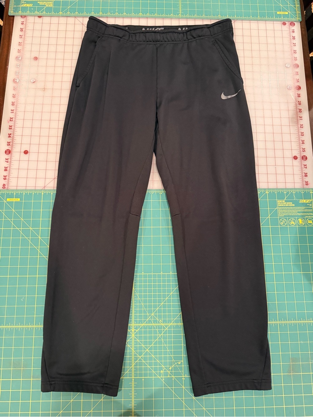 Nike Black Men's Athletic Joggers with Reflective Swoosh